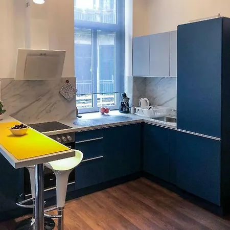 Sunset Central - All At Walking Distance!