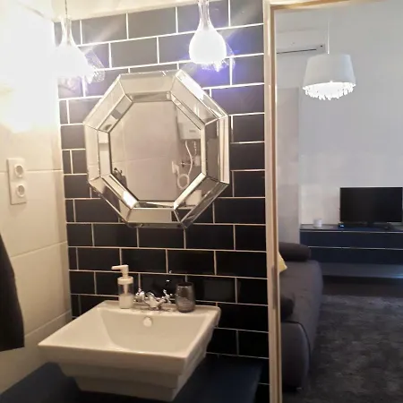 Sunset Central - All At Walking Distance!