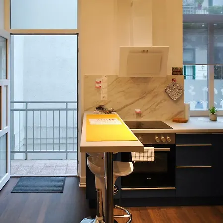 Sunset Central - All At Walking Distance!