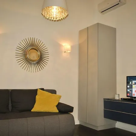 Sunset Central - All At Walking Distance!